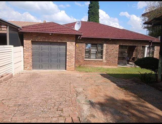 3 BEDROOM HOUSE FOR SALE IN MOUNTAIN VIEW